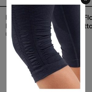 Lululemon heather gray In The Flow leggings size 2